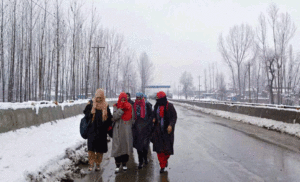 कश्मीर में आ गई हाड़ कंपाने वाली ठंड